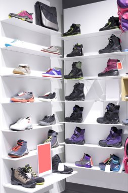 İç modern Avrupa alışveriş Ayakkabı mağazası