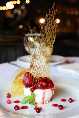 taze krema ve berry çöl