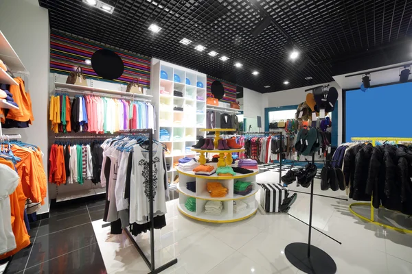 Nuevo interior de la tienda de tela — Foto de Stock