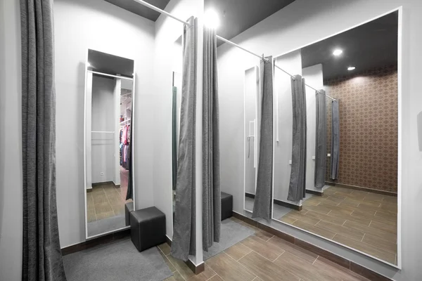 Interior del vestidor en la tienda de tela — Foto de Stock