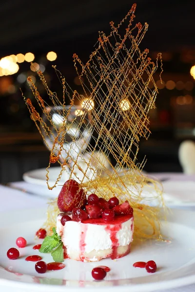 Fresh cream and berry desert — Stock Photo, Image