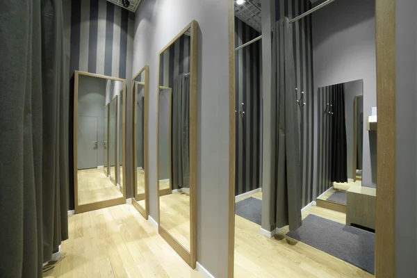 Intérieur du vestiaire au magasin de tissu — Photo