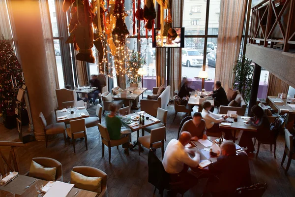 Restaurant européen aux couleurs vives — Photo
