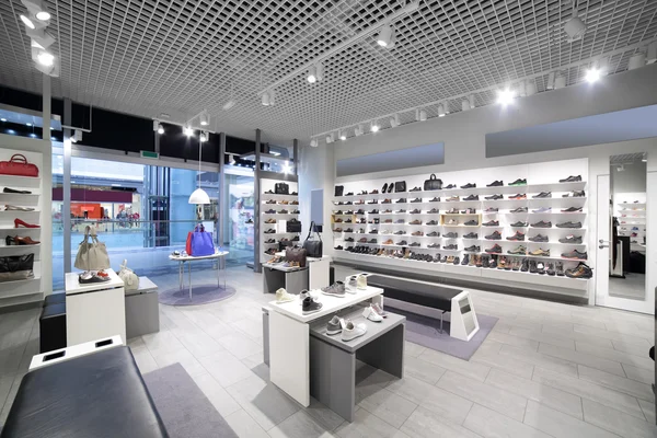 Interior of shoe store in modern european mall — Stock Photo, Image