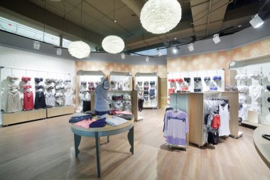 iç parlak iç giyim mağazası