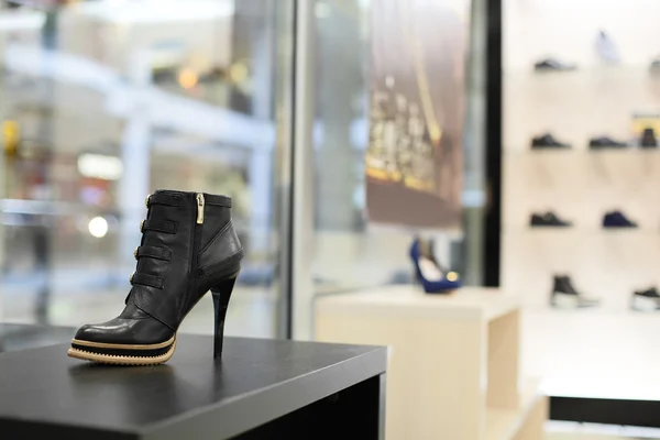 Interior of shoe store in modern european mall — Stock Photo, Image