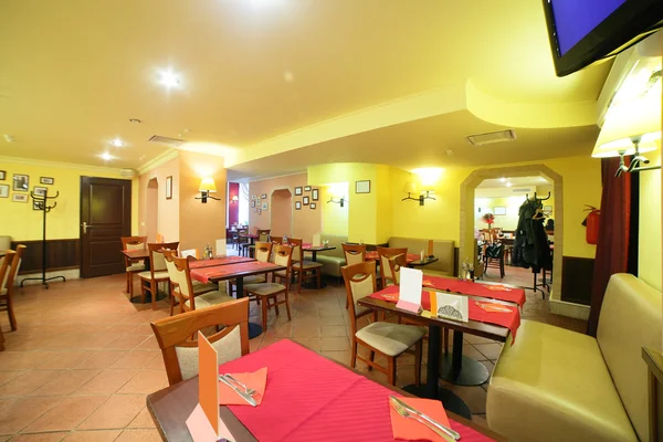 Restaurant européen aux couleurs vives — Photo