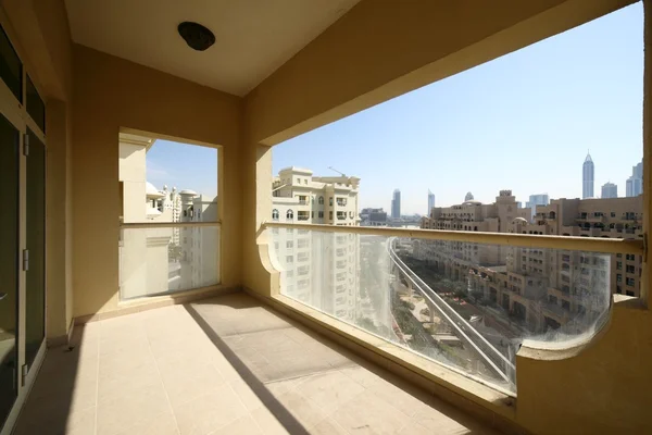 Balkon v Dubaji mrakodrap — Stock fotografie