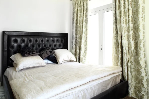 Avrupa yatak odası güzel iç — Stok fotoğraf