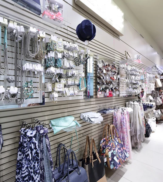 Nuevo interior de la tienda de accesorios — Foto de Stock