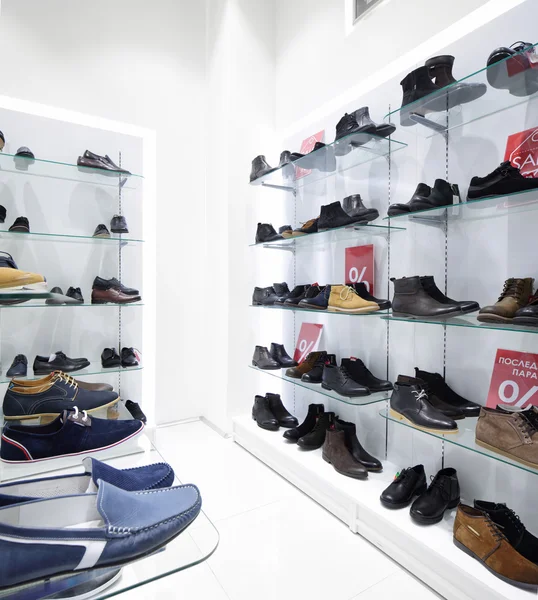 Interior of shoe store in modern european mall — Stock Photo, Image