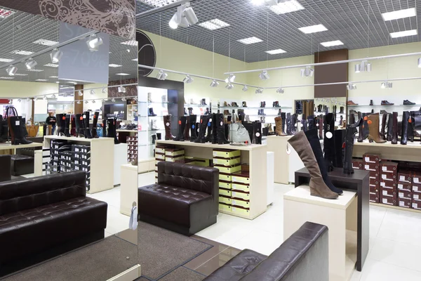 Interior of shoe store in modern european mall — Stock Photo, Image