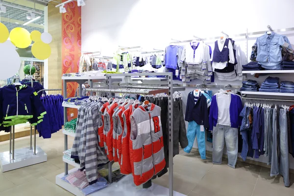 Nuevo interior de la tienda de tela para niños — Foto de Stock