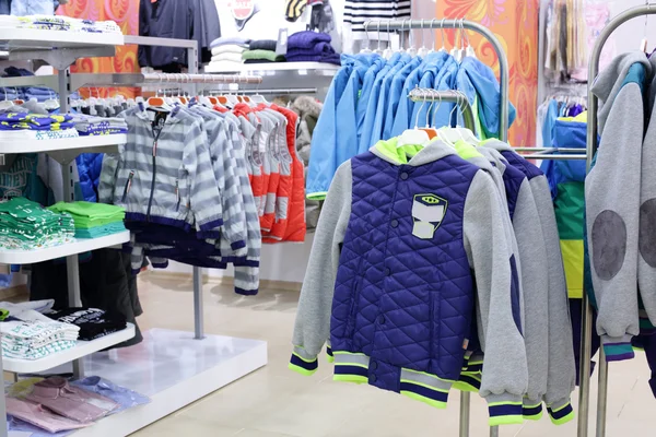 Nuovo interno del negozio di stoffa per bambini — Foto Stock