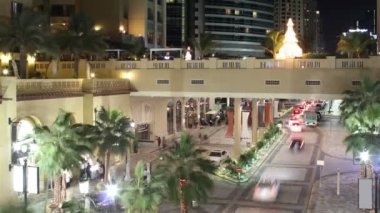 Gece turist Dubai'de sokak