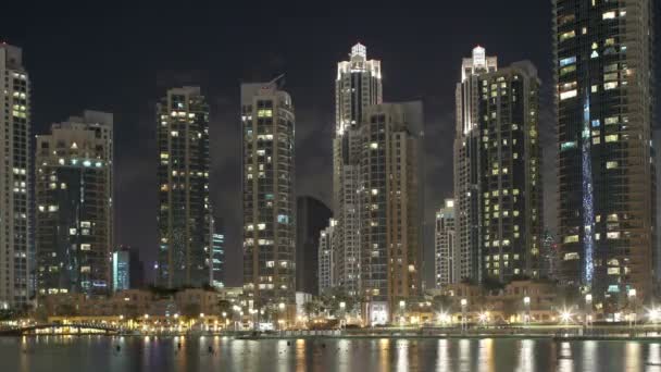 V noci Burj Khalifa — Stock video