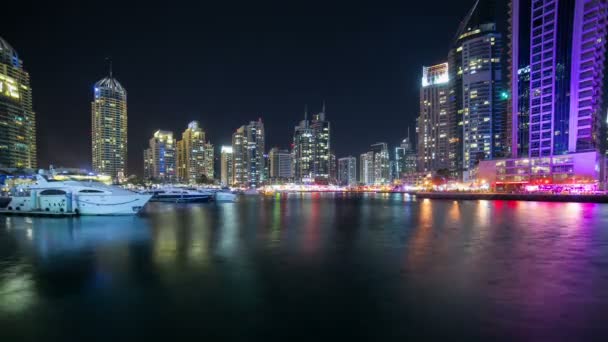 Vista nocturna de Dubai — Vídeo de stock