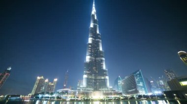 Uluslararası Dubai Kongre ve Sergi Sarayı gece