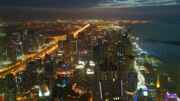 Πόλη του Ντουμπάι το βράδυ — Αρχείο Βίντεο