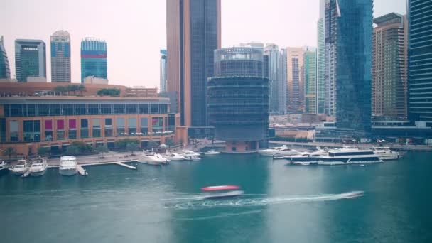 Причал для яхт Dubai marina — стоковое видео