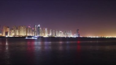 1 Şubat, 2014 - Dubai, Birleşik Arap Emirlikleri: Dubai marina geceleri