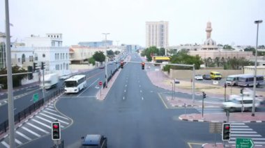 Dubai sokaklarda trafik