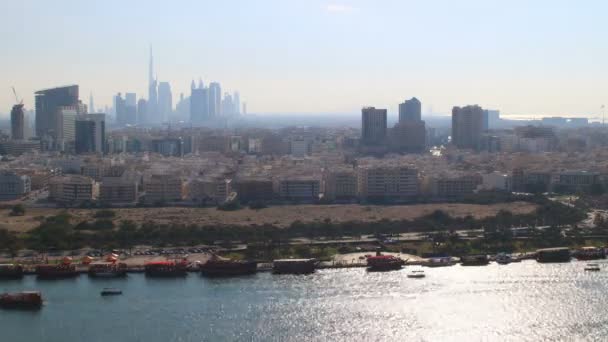 Vista para Deira e Dubai Creek, Emirados Árabes Unidos — Vídeo de Stock