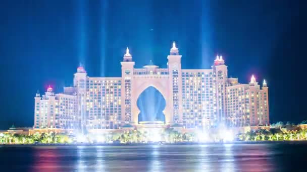 Słynny hotel w Dubaju w nigt — Wideo stockowe