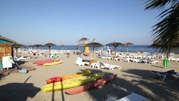 Hermosa playa de hotel en Dubai — Vídeos de Stock