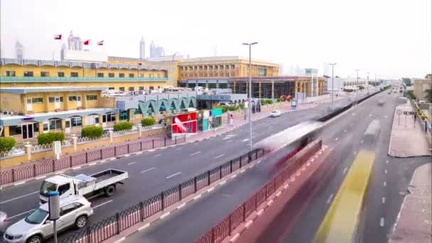 Traffico stradale sulle strade di Dubai — Video Stock