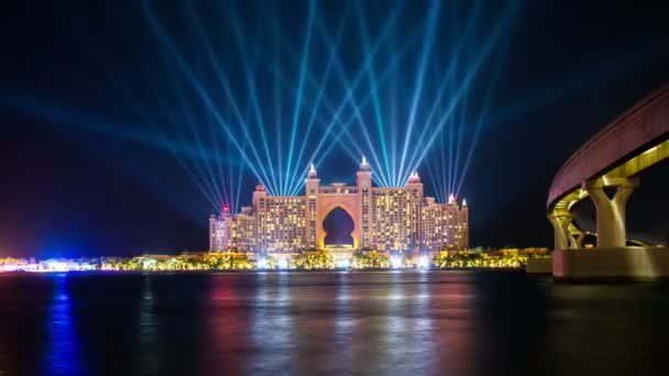 Słynny hotel w Dubaju w nigt — Wideo stockowe