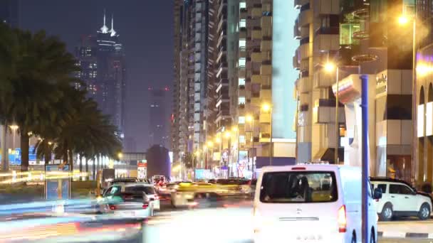 Dubai nächtlicher Straßenverkehr — Stockvideo