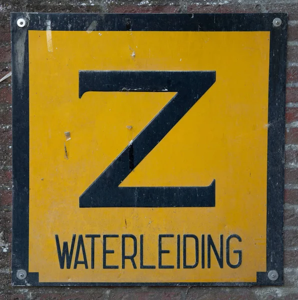 Geel Waarschuwingsbord Met Letter — Stockfoto