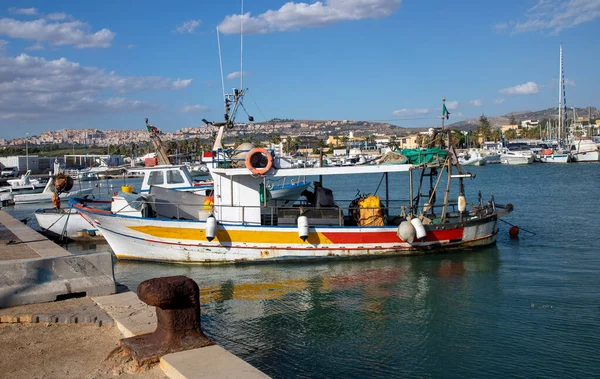 Рыбацкие Лодки Типичном Сицилийском Порту Италия — стоковое фото