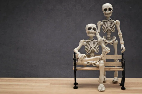 Två pose skelett — Stockfoto