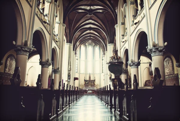 İç katedral kilise