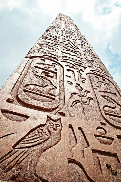Monumento a Hieroglifo Egípcio — Fotografia de Stock