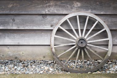 Eski ahşap tekerlek