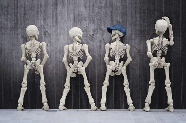 Vier ekelhafte Skelette — Stockfoto