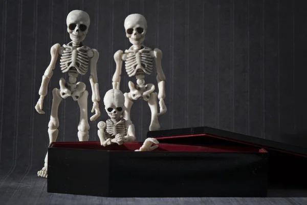 Esqueleto levantándose de la muerte — Foto de Stock