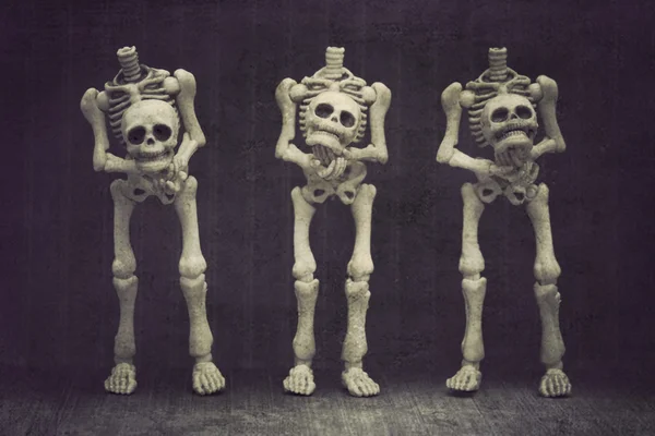 Tres esqueletos sin cabeza — Foto de Stock