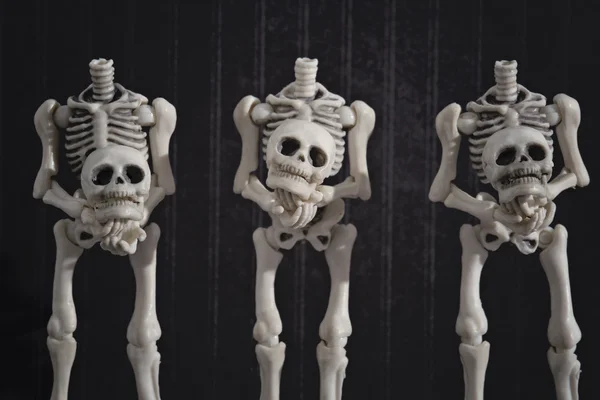 Tre huvudlösa skelett — Stockfoto