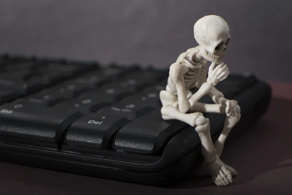 Um esqueleto pensante — Fotografia de Stock