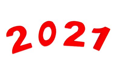 Yeni 2021 yılı rakamları beyaz üzerinde izole kırmızı renk
