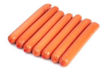 Lezzetli sosis aperatifleri beyaza izole edilmiş.