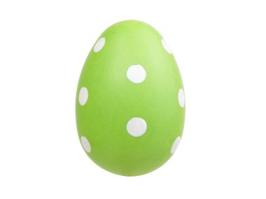 Beyaz arka planda izole edilmiş noktalı Paskalya tavuğu yumurtası.