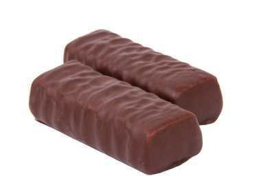 Çikolatalı pralin beyaz arka planda izole edilmiş.