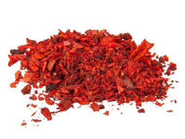 Kurutulmuş domates ve kırmızı biber aromalı toz beyaz arka planda izole edilmiş.