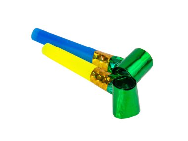 Karnaval neşeli ses çıkarıcı ya da parti düdüğü beyaz arka planda izole edilmiş.