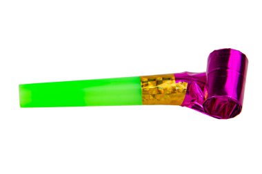 Karnaval neşeli ses çıkarıcı ya da parti düdüğü beyaz arka planda izole edilmiş.